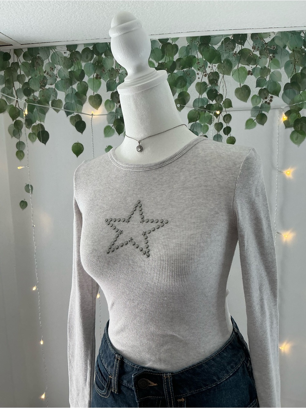 Aéropostale Light Gray Star-Studded Long Sleeve Rib Knit Top